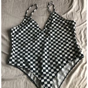 PLUS SIZE: CHECKERED V-NECK BODYSUIT
